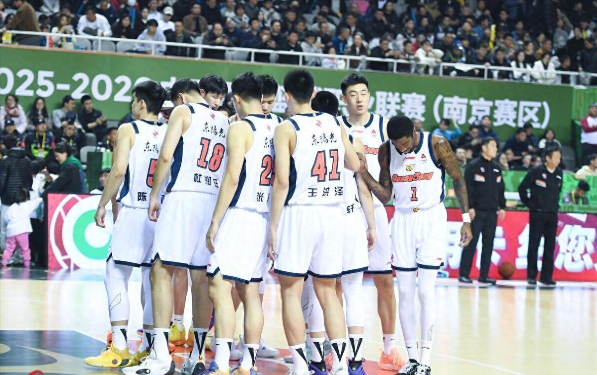 彩票开奖查询-不当水货！杜锋弟子拿下14+10，打南京队开窍了，胡明轩回击质疑